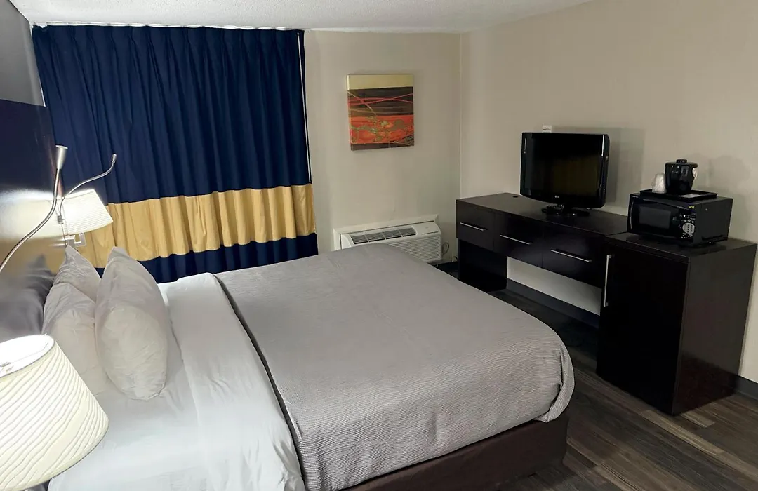 Quality Inn & Suites Banquet Center-1