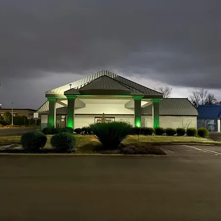 Quality Inn & Suites Banquet Center-3