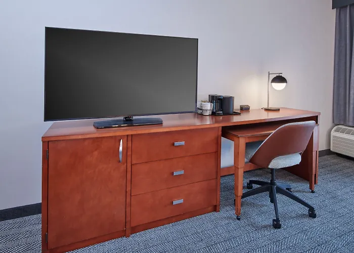 Courtyard By Marriott Detroit Livonia